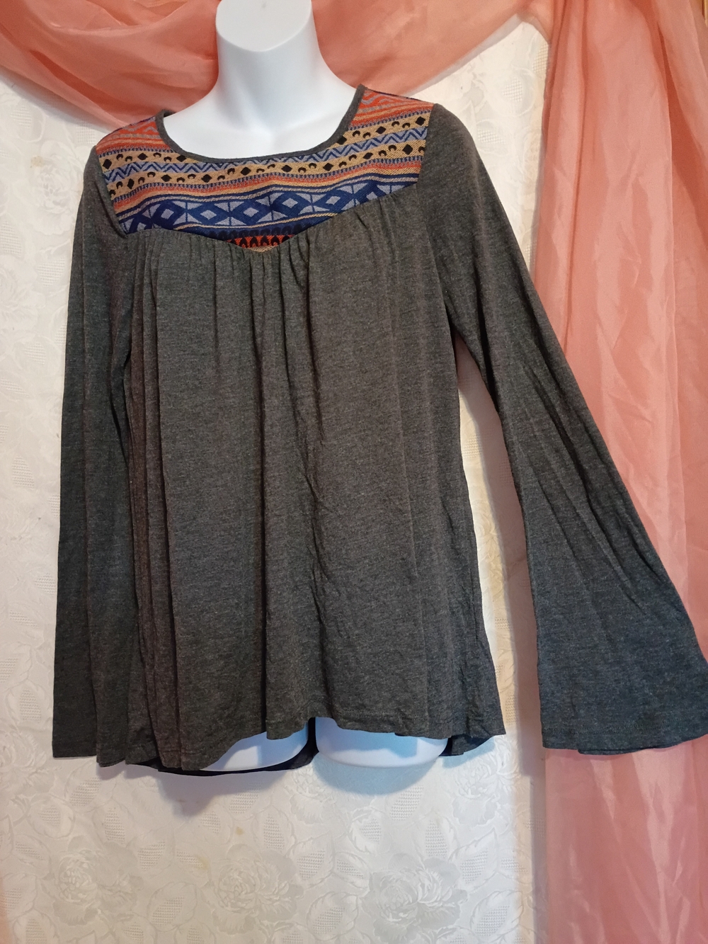 Altar'd State Ladies Gray Top with Multicolor Embroidered Yoke Sz Sm